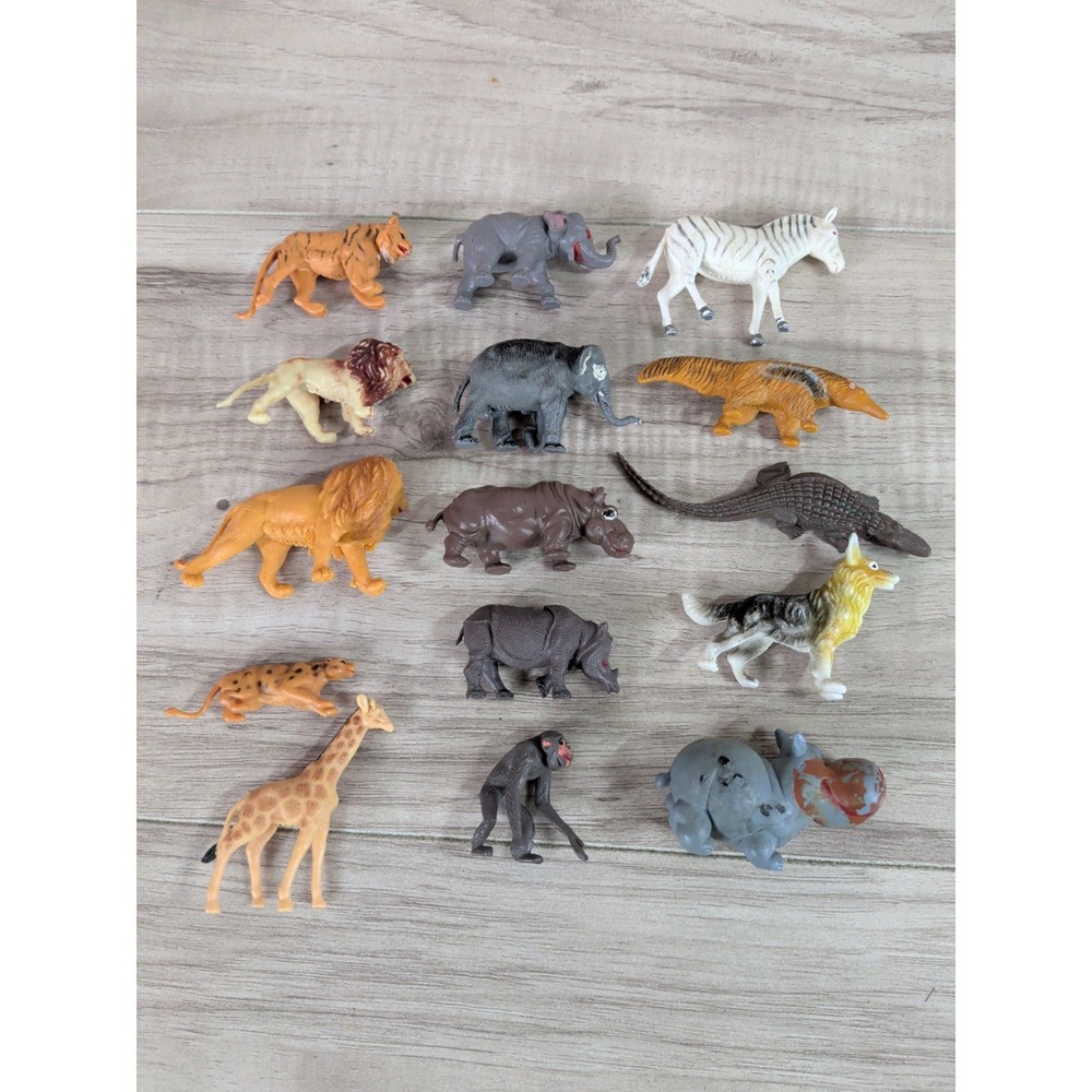 Vintaje Jungle Animals Toys Figure Made in Hong Kong Plastic Figures LOT OF 15